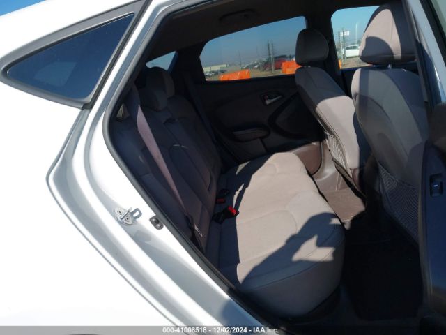 KM8JT3AF0FU105893 Hyundai TUCSON GLS