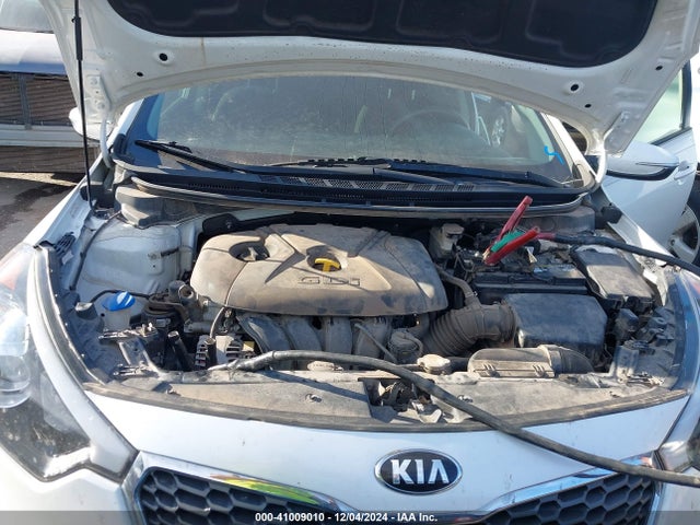 KIA FORTE LX 2016 KNAFK5A83G5584832 Image 10