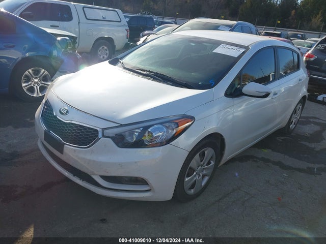 KIA FORTE LX 2016 KNAFK5A83G5584832 Image 2