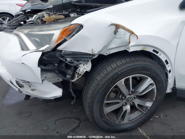 Toyota Rav4 Xle 2017 JTMWFREV6HJ137676 Image 19