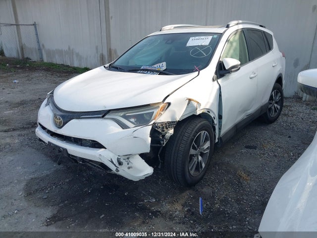 Toyota Rav4 Xle 2017 JTMWFREV6HJ137676 Image 2