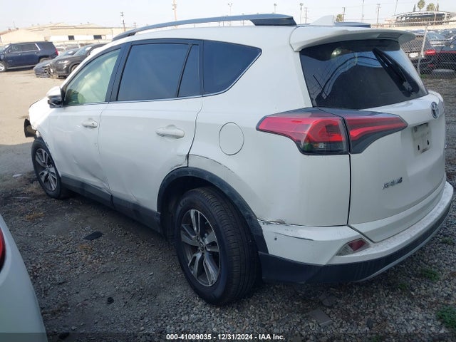 Toyota Rav4 Xle 2017 JTMWFREV6HJ137676 Image 3