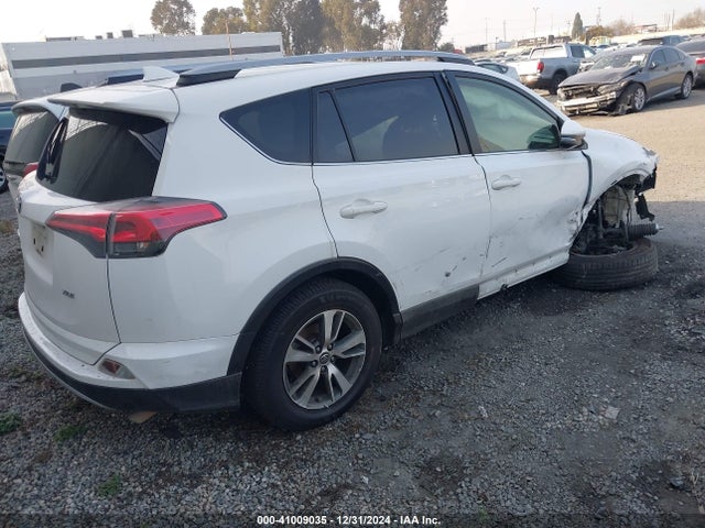 Toyota Rav4 Xle 2017 JTMWFREV6HJ137676 Image 4