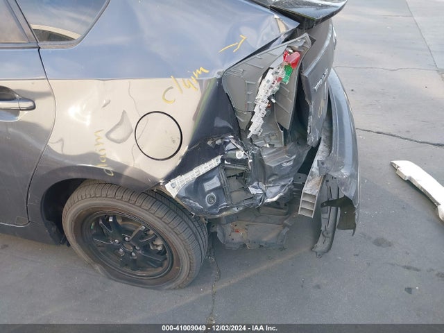 Toyota Prius Two 2015 JTDKN3DUXF0473759 Image 18