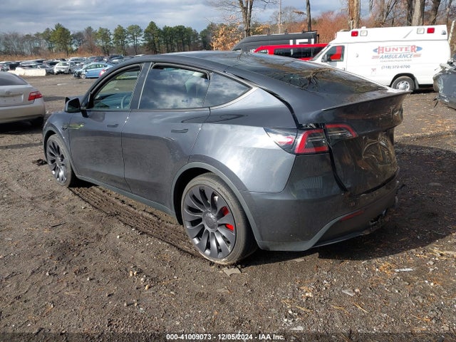 2024 TESLA MODEL Y 7SAYGDEF2RF186709 Photo 2