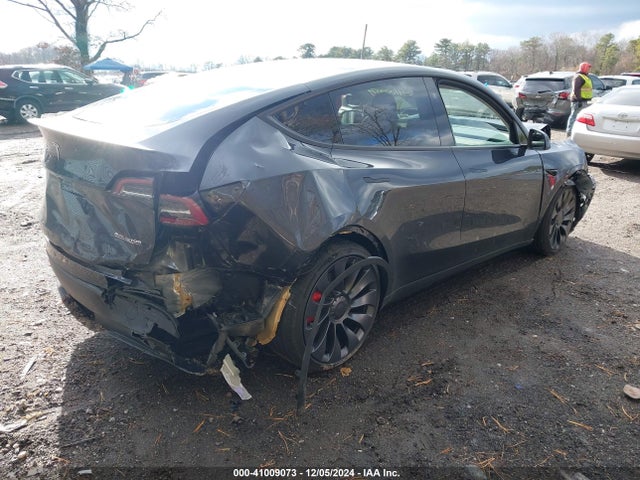 2024 TESLA MODEL Y 7SAYGDEF2RF186709 Photo 3