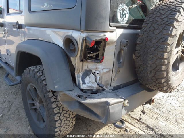 1C4BJWDG6GL257477 Jeep Wrangler Unlimited Sport
