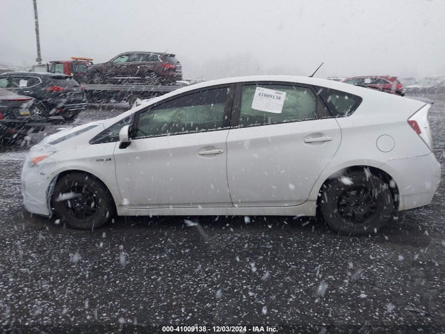Toyota Prius Two 2014 JTDKN3DU1E0388064 Image 14