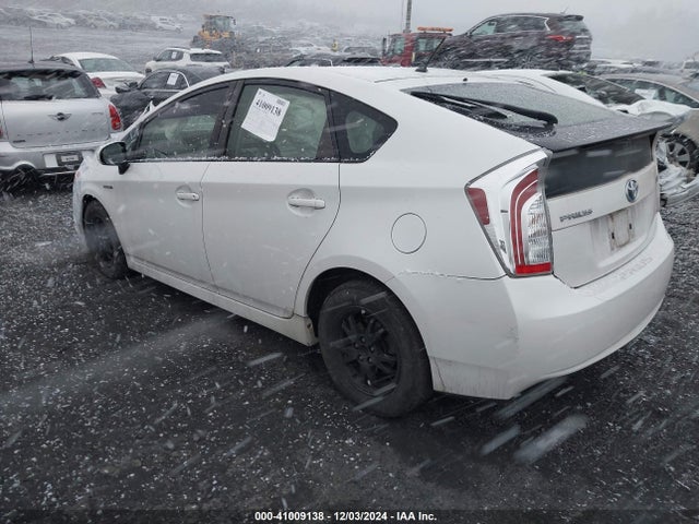 Toyota Prius Two 2014 JTDKN3DU1E0388064 Image 3