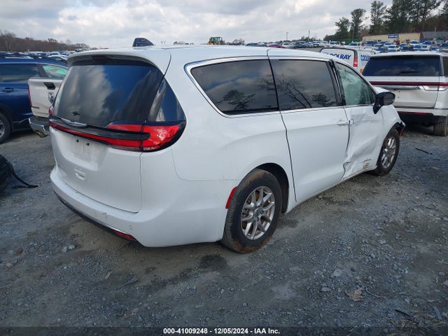 Chrysler Pacifica Touring L 2024 2C4RC1BG4RR145236 Image 4