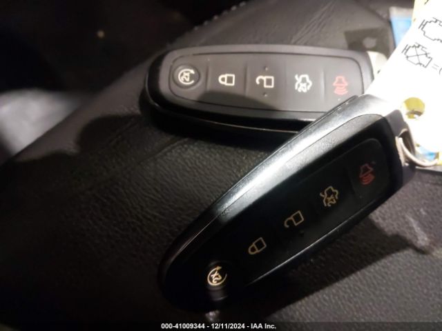 1FMCU9JDXHUC24030 Ford Escape Titanium