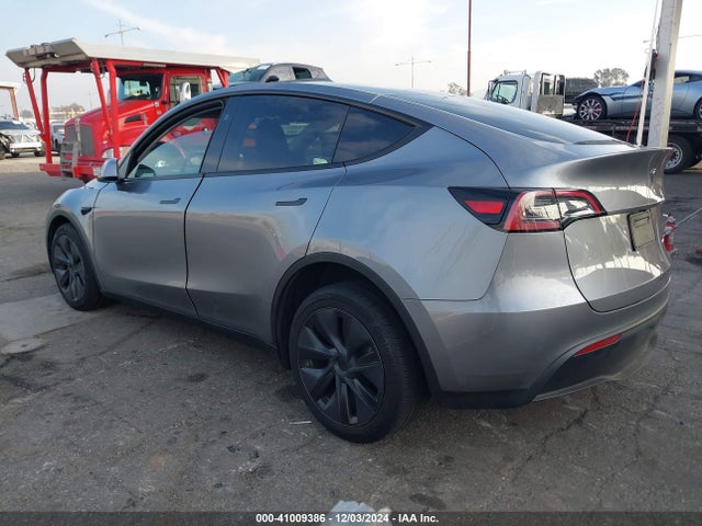 2024 TESLA MODEL Y 7SAYGAEE7RF122980 Photo 2