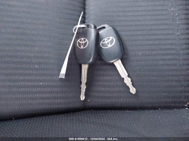 JTMRFREV4FD143811 Toyota Rav4 Xle
