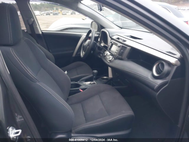 JTMRFREV4FD143811 Toyota Rav4 Xle