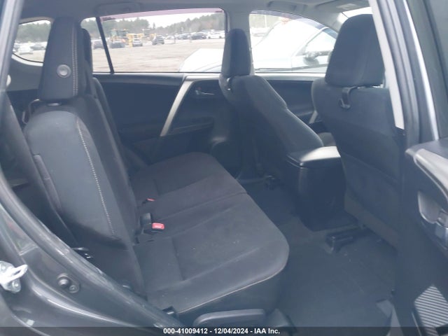 JTMRFREV4FD143811 Toyota Rav4 Xle