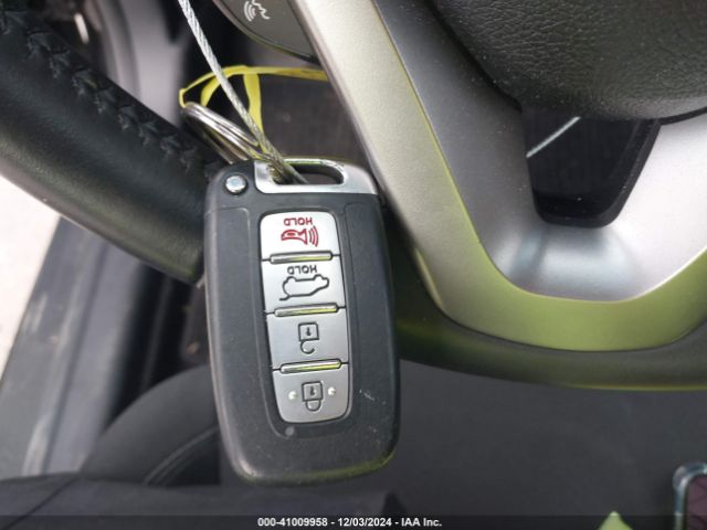 KMHTC6AD2HU322843 Hyundai Veloster Value Edition