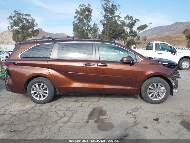 Toyota SIENNA XLE 2022 5TDYRKEC1NS081585 Image 14