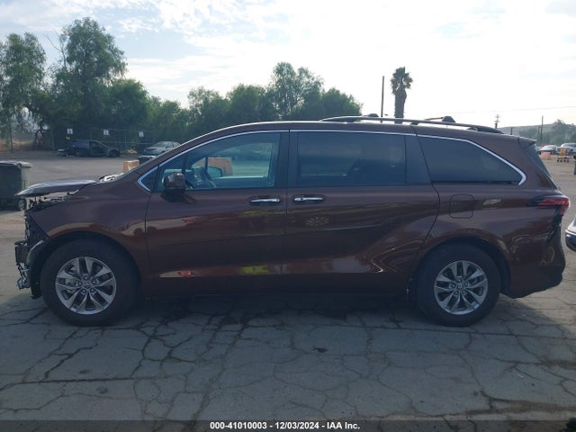 Toyota SIENNA XLE 2022 5TDYRKEC1NS081585 Image 15