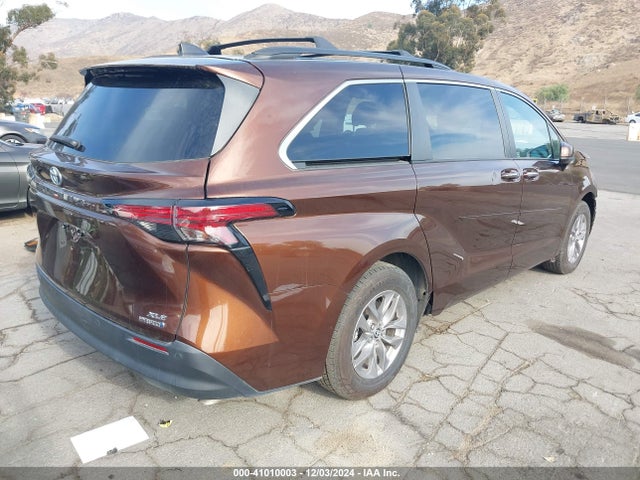 Toyota SIENNA XLE 2022 5TDYRKEC1NS081585 Image 4