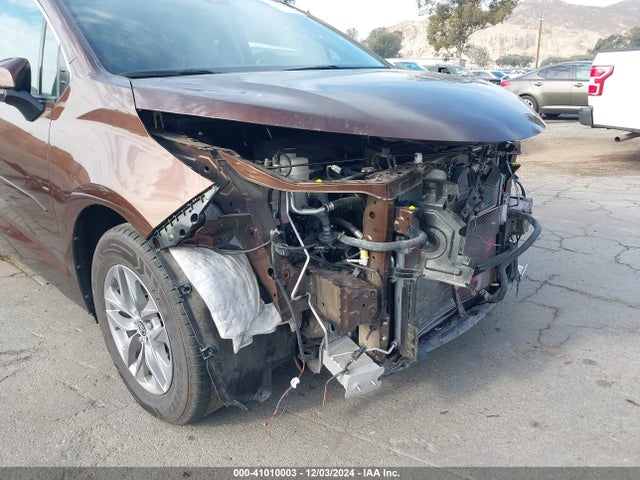 Toyota SIENNA XLE 2022 5TDYRKEC1NS081585 Image 6