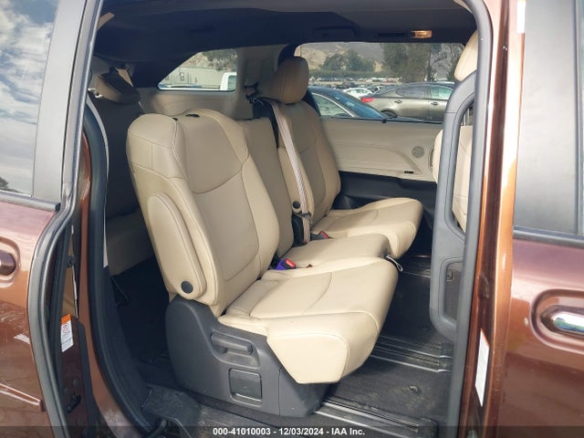 Toyota SIENNA XLE 2022 5TDYRKEC1NS081585 Image 8