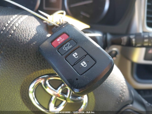 Toyota Highlander Xle 2019 5TDKZRFH7KS559173 Image 11
