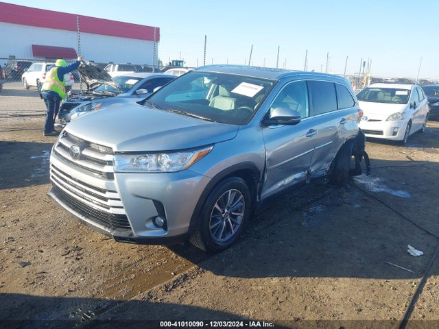 Toyota Highlander Xle 2019 5TDKZRFH7KS559173 Image 2