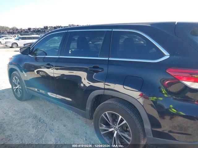 Toyota Highlander Le 2019 5TDZARFH4KS050972 Image 14