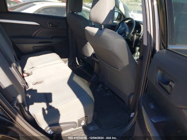 5TDZARFH4KS050972 Toyota Highlander Le