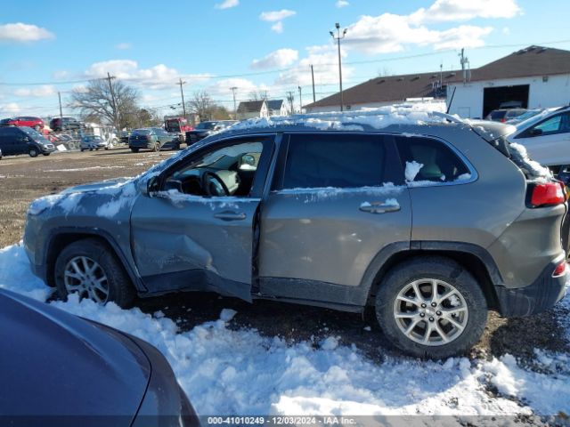 1C4PJMCB1HW589830 Jeep Cherokee Latitude 4x4