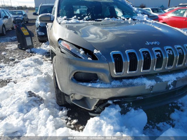 1C4PJMCB1HW589830 Jeep Cherokee Latitude 4x4