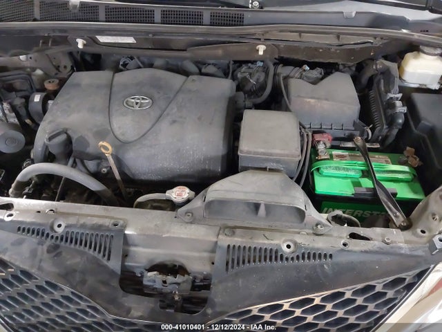 5TDXZ3DC9HS885348 Toyota SIENNA SE