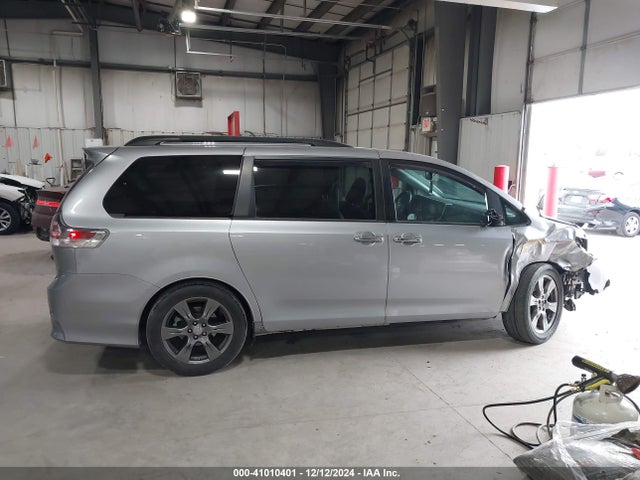 Toyota SIENNA SE 2017 5TDXZ3DC9HS885348 Image 13