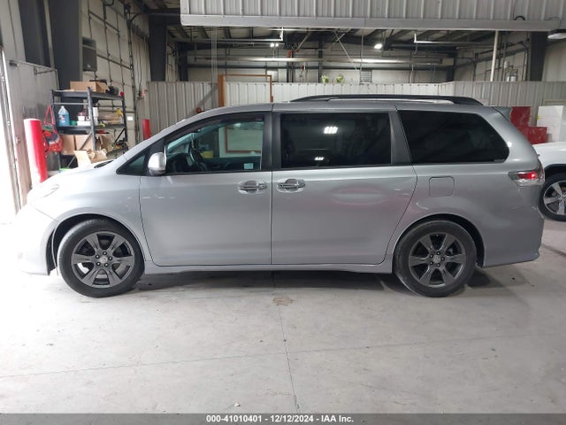 Toyota SIENNA SE 2017 5TDXZ3DC9HS885348 Image 14