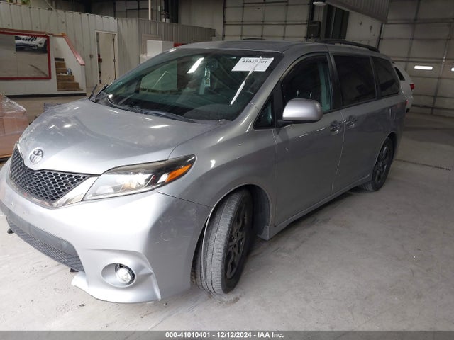 5TDXZ3DC9HS885348 Toyota SIENNA SE