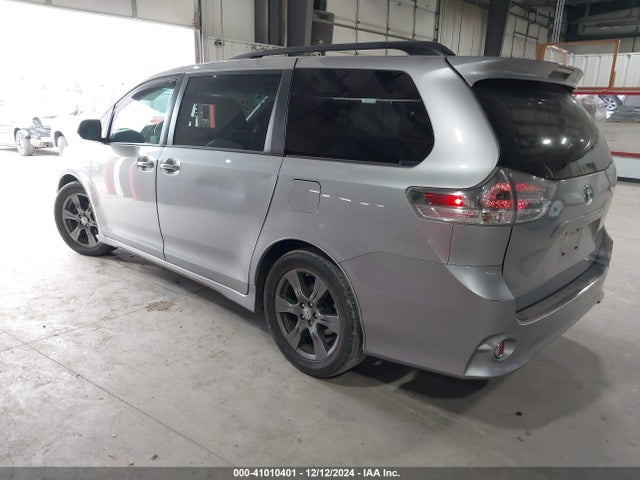5TDXZ3DC9HS885348 Toyota SIENNA SE