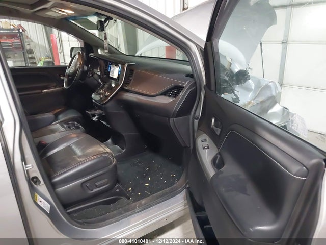 5TDXZ3DC9HS885348 Toyota SIENNA SE