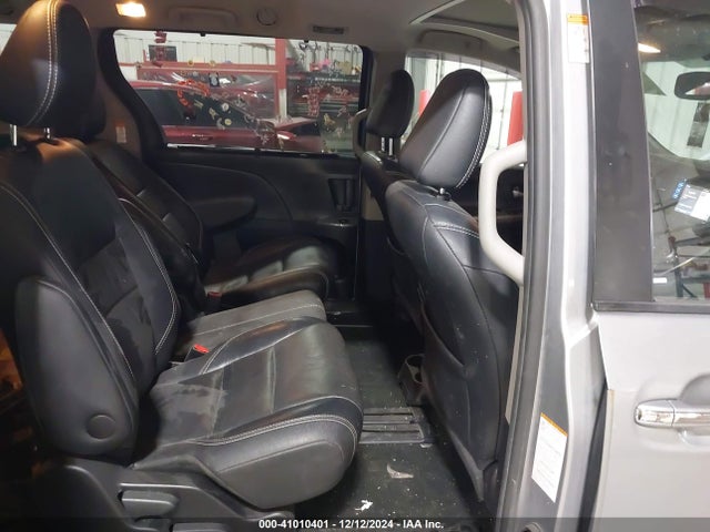5TDXZ3DC9HS885348 Toyota SIENNA SE