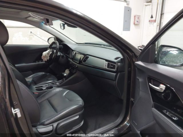 KNDCE3LC3H5072783 KIA Niro Touring