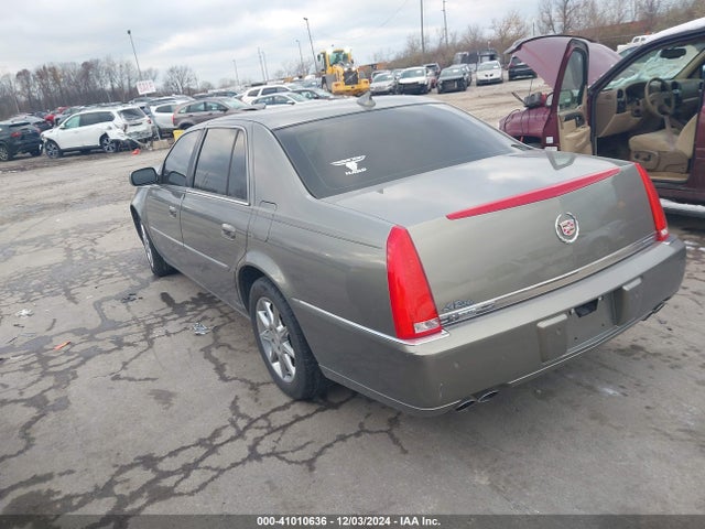 2011 CADILLAC DTS 1G6KD5E61BU144551 Photo 2