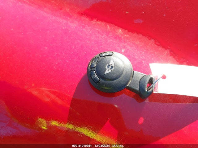 2010 MINI COOPER S WMWMF7C55ATX41872 Photo 10