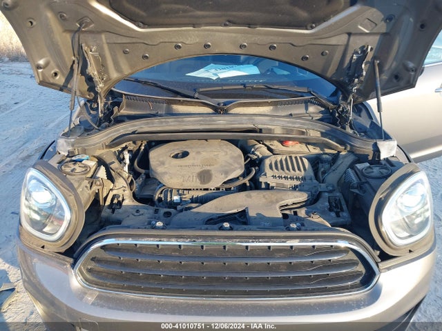 2017 MINI COUNTRYMAN WMZYV5C31H3E01075 Photo 9