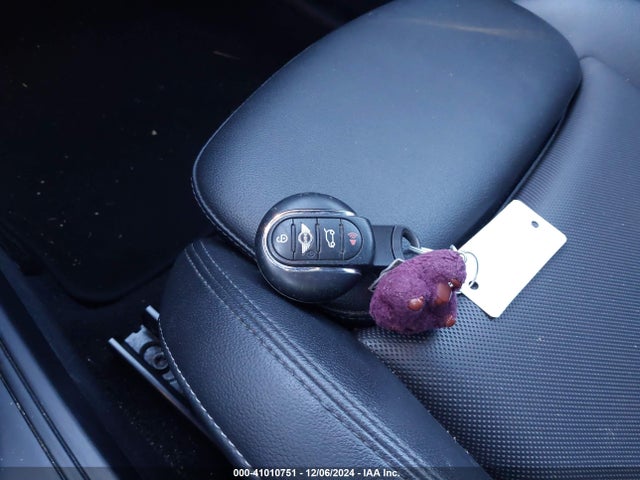 2017 MINI COUNTRYMAN WMZYV5C31H3E01075 Photo 10