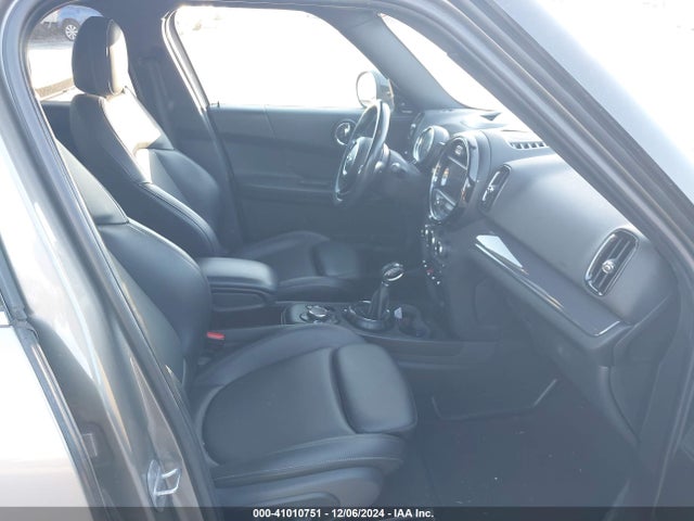 2017 MINI COUNTRYMAN WMZYV5C31H3E01075 Photo 4