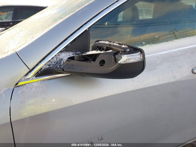 1G1ZD5ST3JF249996 Chevrolet MALIBU LT