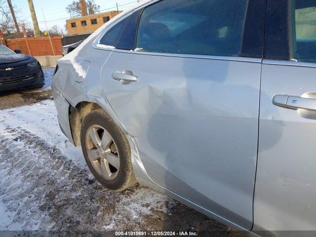 1G1ZD5ST3JF249996 Chevrolet MALIBU LT