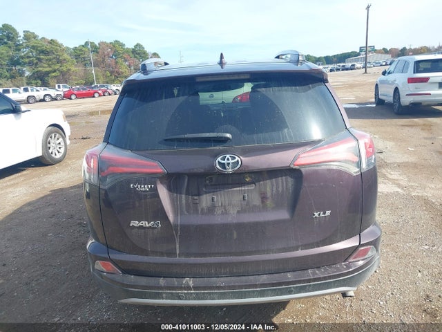 2T3WFREV2JW522840 Toyota Rav4 Adventure/xle
