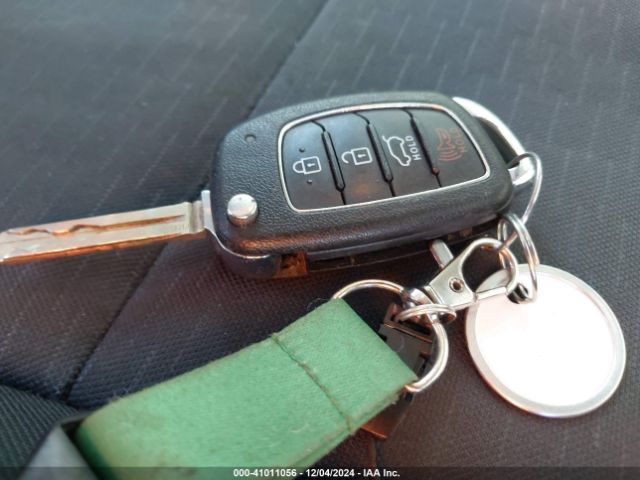 KM8J23A48MU324258 Hyundai TUCSON SE