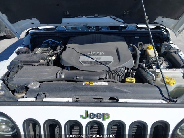 1C4BJWEG4EL213599 Jeep Wrangler Unlimited Sahara