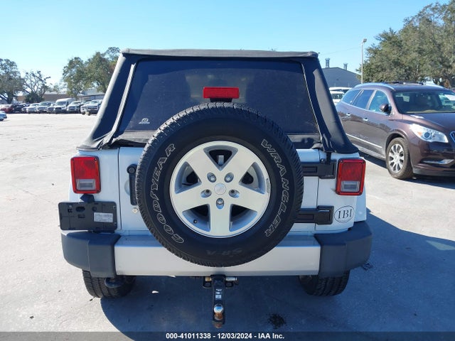 1C4BJWEG4EL213599 Jeep Wrangler Unlimited Sahara